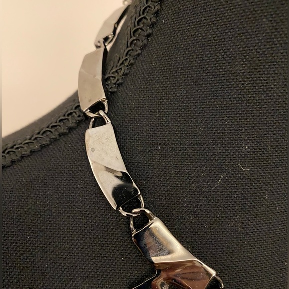 Gunmetal toned 3-tier necklace. - Picture 3 of 4